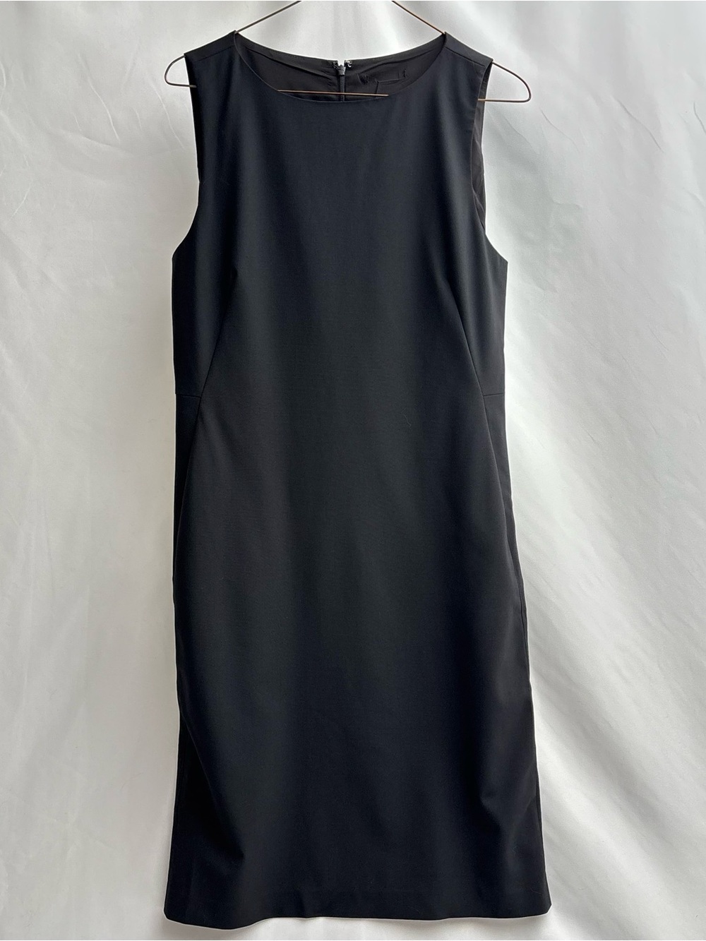 Theory Size 8 - Betty 2B Solid Black Wool Stretch Sleeveless Dress USA Made
